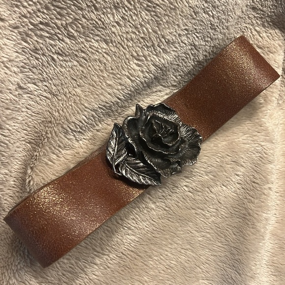 🎉HP🎉 BCBG MAX AZRIA Rose Runway Belt - Picture 3 of 10